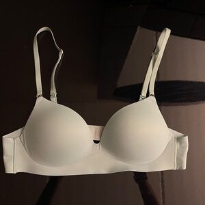 34A Victoria’s Secret Bra